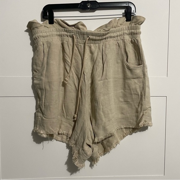 Blank NYC Away from Here Linen Blend Paperbag Fringe Shorts 15995 - Picture 2 of 5